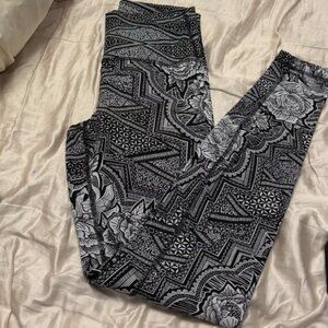 Lululemon High Rise Black and White Patterned Leggings